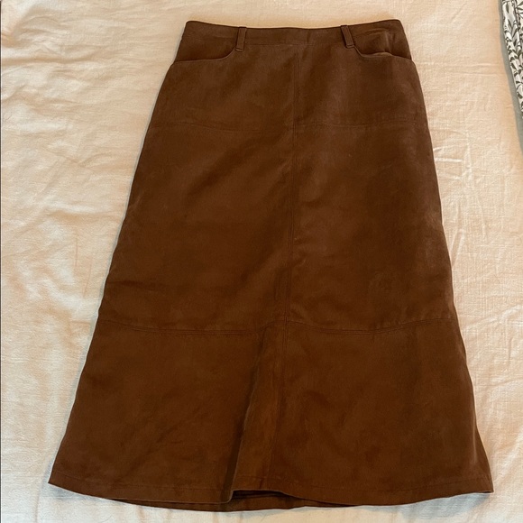 Elegant Brown Suede Skirt - Picture 1 of 4
